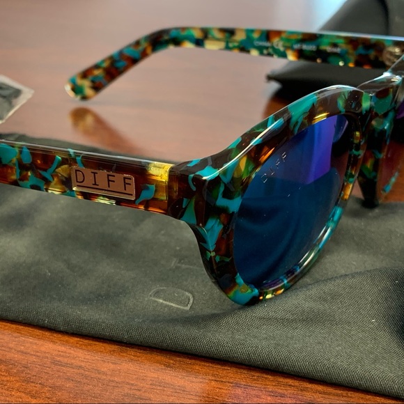 Diff Dime II Sunglasses - Picture 4 of 4